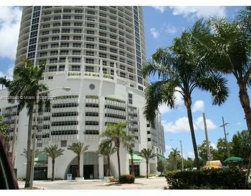 Building Photo - 1750 N Bayshore Dr