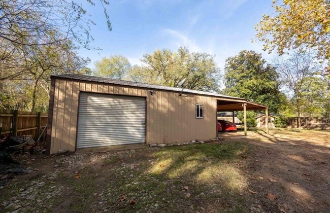 Building Photo - 3015 S Henderson Blvd