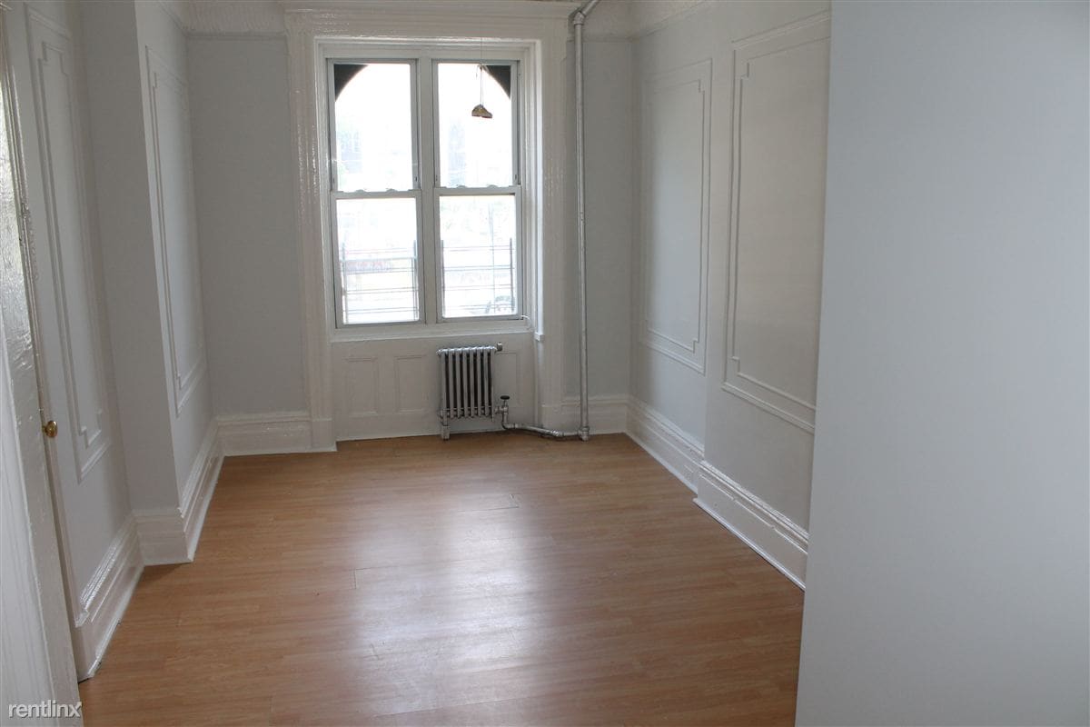Primary Photo - 662 Halsey St