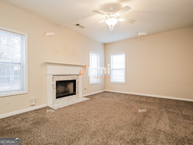 Building Photo - 1311 Vine Cir