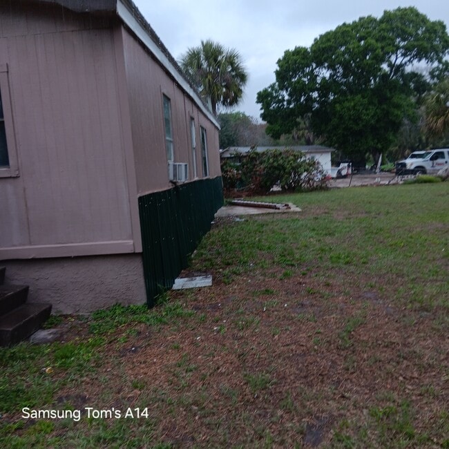 Building Photo - 2420 Elsie Cir