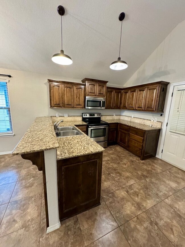 Building Photo - Adorable Home for Rent in Bentonville! Mov...
