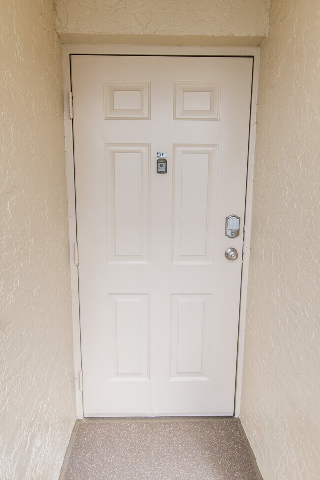 Foto del edificio - 1000 Cove Cay Dr