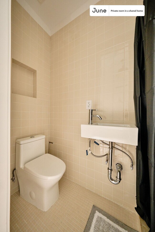Foto del edificio - Room in Shared 4 bed/4 bath home in Ditmas Park