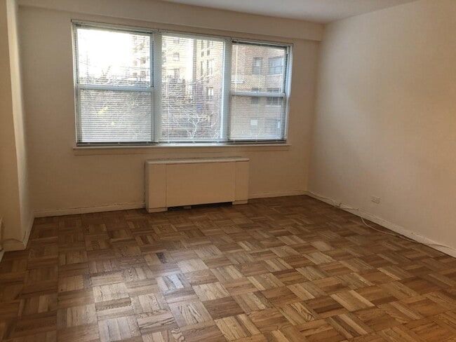 Building Photo - 155 E 34th St
