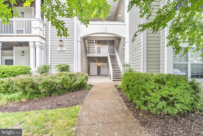 Foto del edificio - 1701 Lake Shore Crest Dr