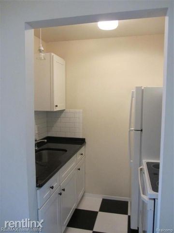 Foto del edificio - 1 br, 1 bath Condo - 31831 Grand River Ave...