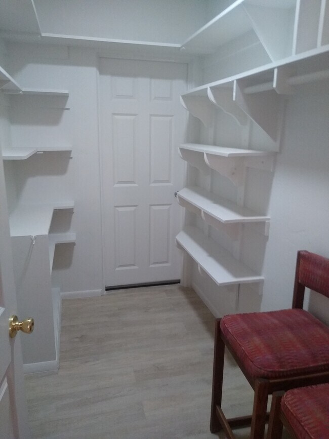 closet & pantry - 4619 E Montecito Ave