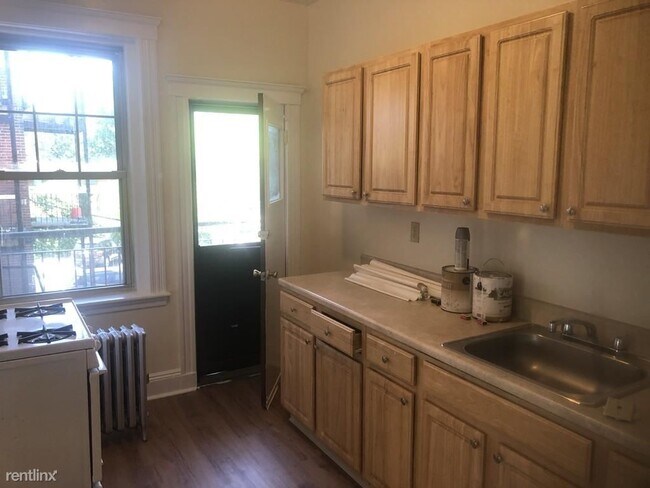 Building Photo - 2 br, 1 bath Apartment - 18 Perkins Sq Apt 3