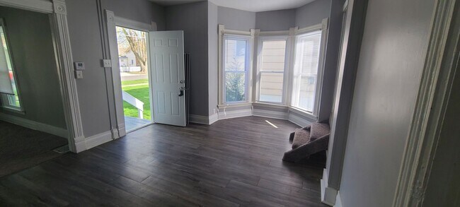 Foto del edificio - Charming 3BR/2Bath in Moline