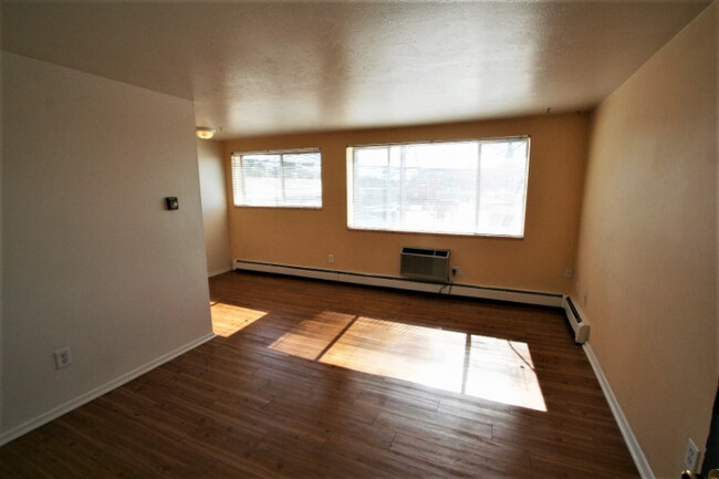 Building Photo - 2035 S Josephine St