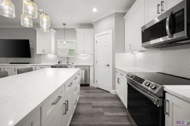 Building Photo - 820 S Audubon Pl Ave