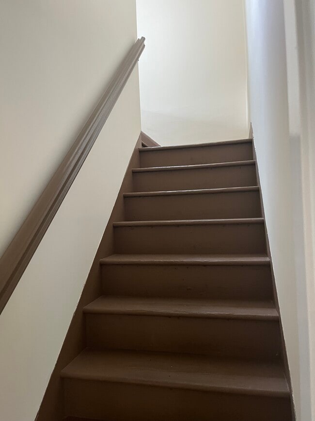 34 Clarks Hill Ave Unit 2, Stamford, CT 06902 Apartments in Stamford