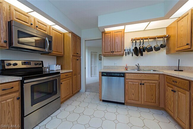 Foto del edificio - 27131 Oakwood Lake Dr