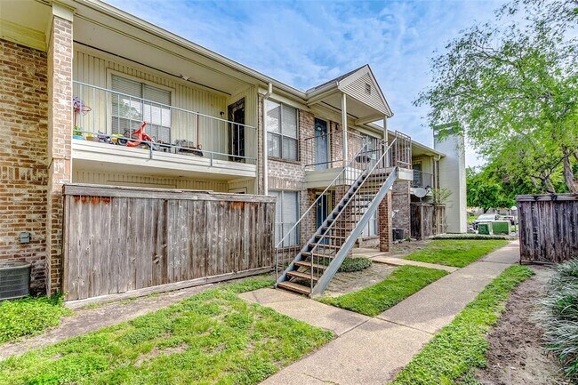 Foto del edificio - 3900 Woodchase Dr