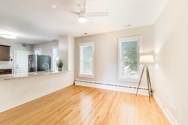 Foto del edificio - 549 Ridge Rd