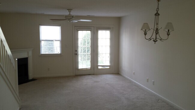 Foto del edificio - 1024 Oak Blossom Way