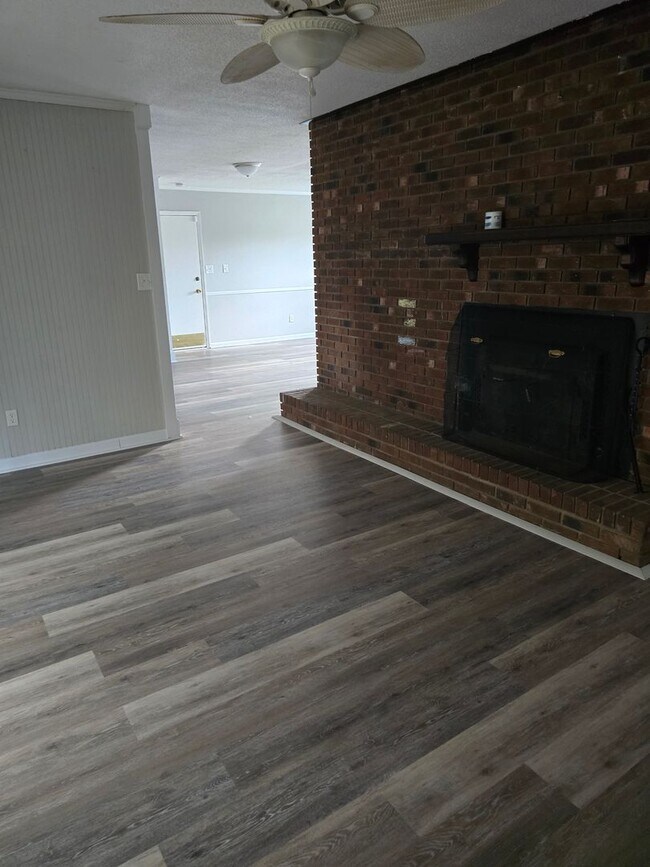 Foto del edificio - 7028 Lure Ct