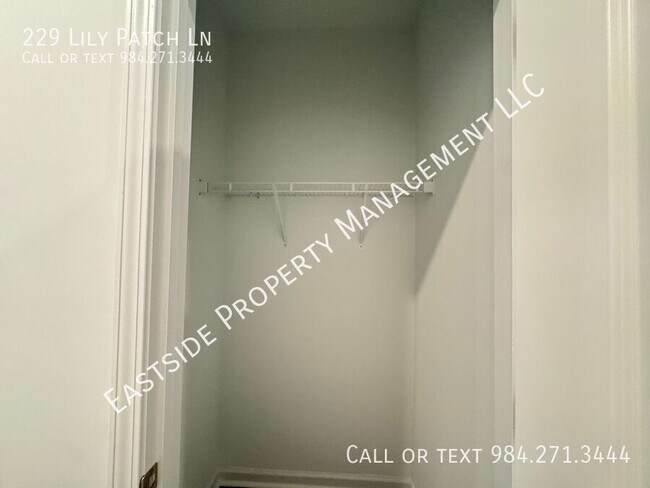 Foto del edificio - 229 Lily Patch Ln