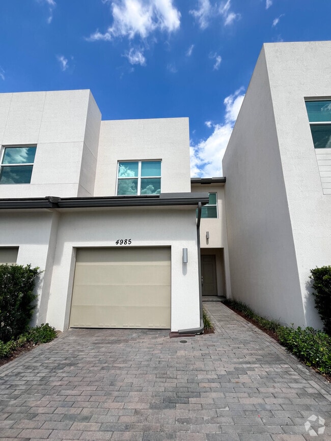 Building Photo - 4985 Navali Dr