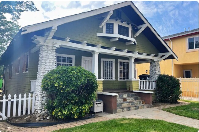 Foto del edificio - 3525 S Budlong Ave