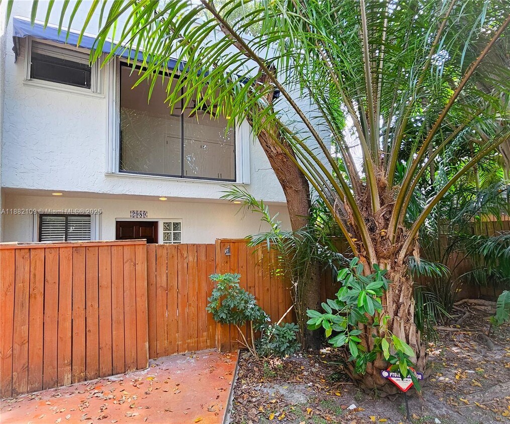 Foto principal - 2989 Bridgeport Ave