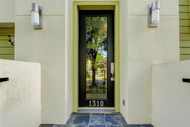 Foto del edificio - 1310 Blodgett St