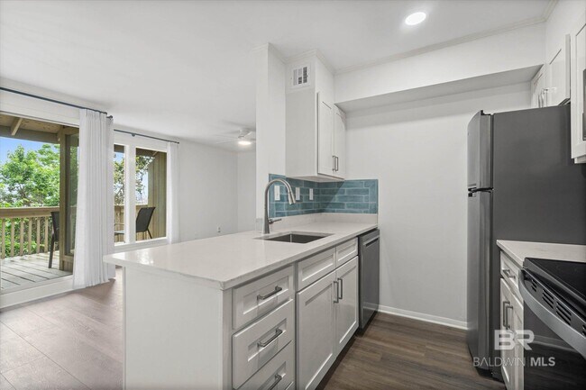 Building Photo - 2024 Sea Cliff Dr N