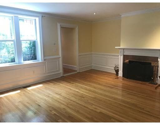 Building Photo - 148 Beacon St
