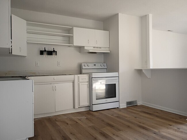 Foto del edificio - Updates....Updates.....Updates!!!! 3 Bed 2...