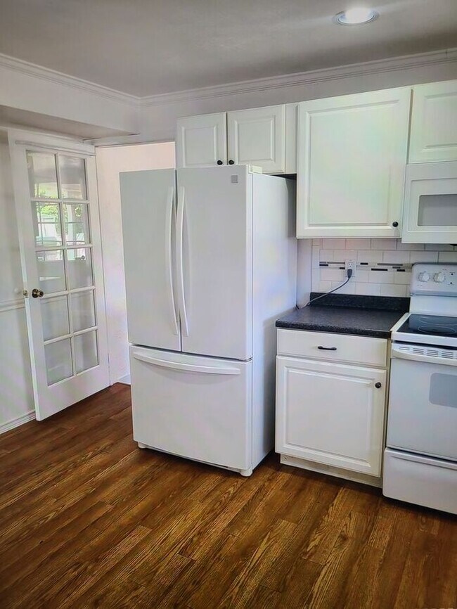 Foto del edificio - Beautiful 2 bedroom 2 bathroom!