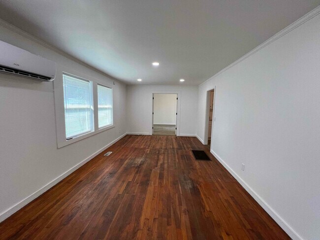 Building Photo - 709 Virginia Ave