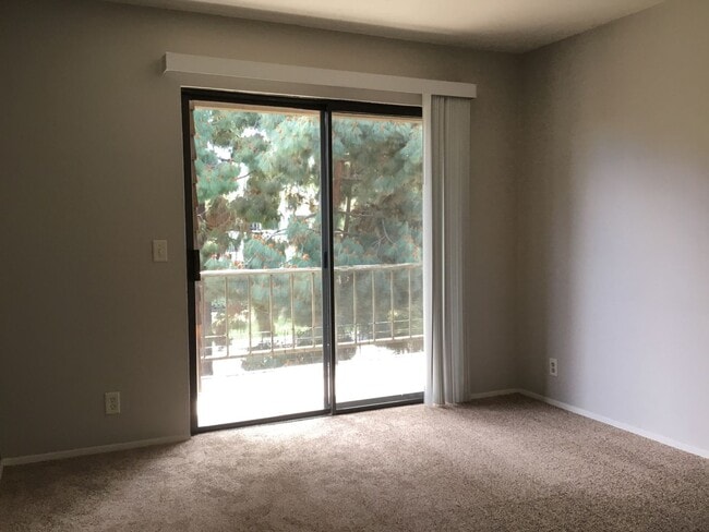 Building Photo - 2BR/2BA Condo with AC, Washer/Dryer in Uni...