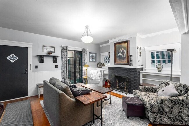 Foto del edificio - College Hill Bungalow!