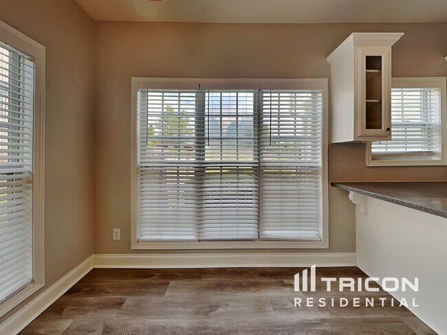 Building Photo - 11 Windermere Bend NW