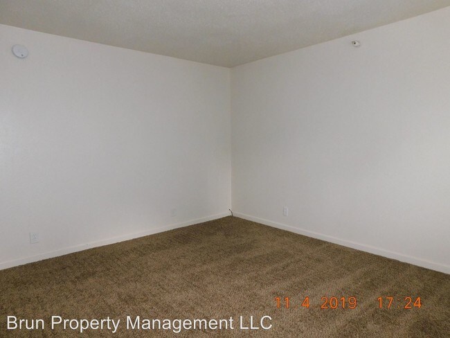 Building Photo - 450 E Red Bud Rd