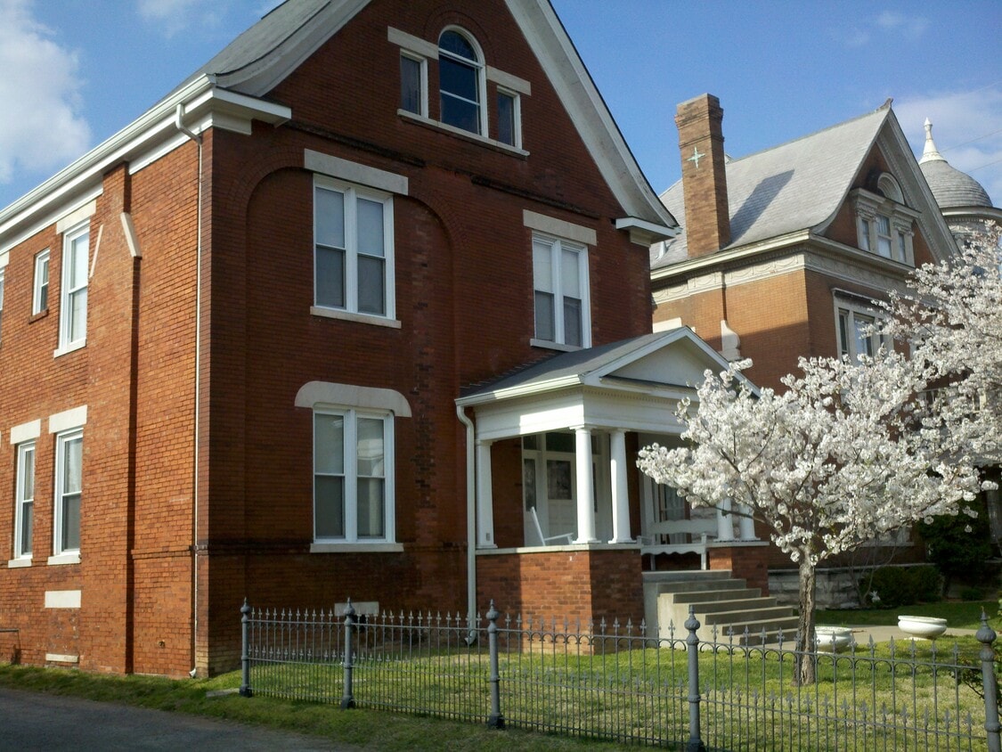 Building Photo - 905 Jefferson St