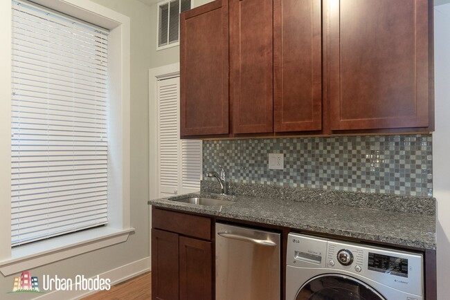 Foto del edificio - 644 W Oakdale Ave