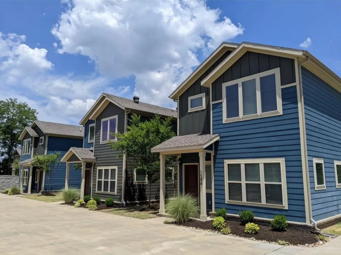Photo - 1584 N. Leverett Avenue