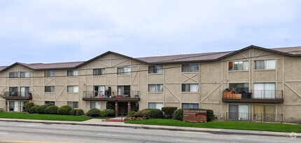 Green Court - Green Court Apartments
