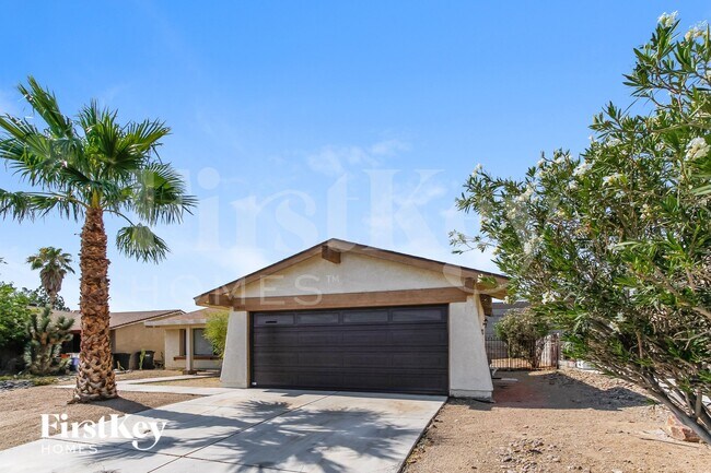 Building Photo - 5909 San Fernando Dr
