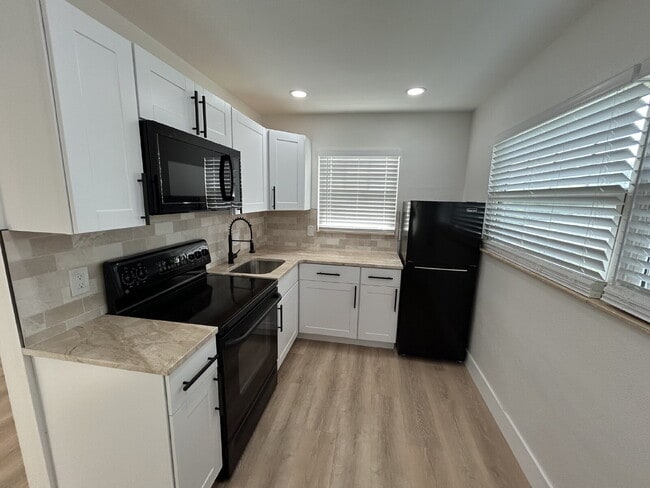 "Cozy 1-Bed Retreat in St. Pete's Heart – ... - "Cozy 1-Bed Retreat in St. Pete's Heart – ... Apartment