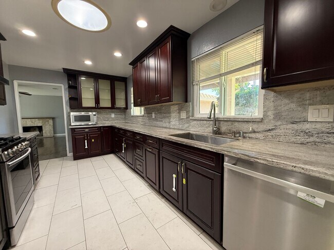 Building Photo - Updated Single Story Home located in Desirable Glenmoor Neighborhood of Fremont
