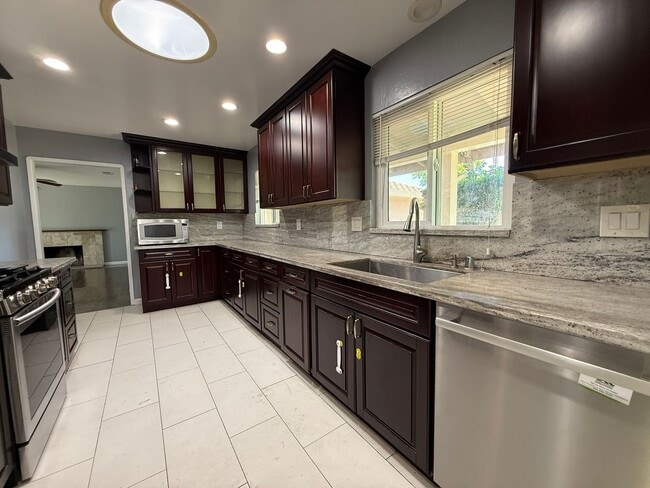 Foto del edificio - Updated Single Story Home located in Desirable Glenmoor Neighborhood of Fremont