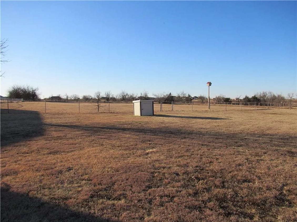 Building Photo - Peaceful Retreat with this 3 bed 2 bath on almost 2 acres!!