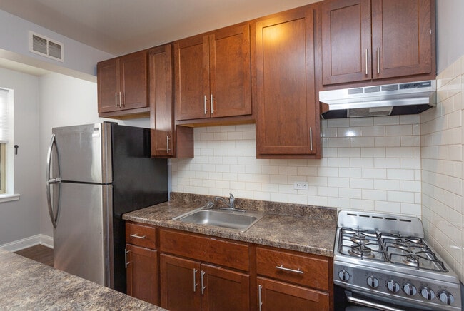 4756 Maplewood Estudio grande - 4756 N. Maplewood Ave.