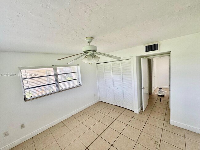 Foto del edificio - 7348 SW 82nd St