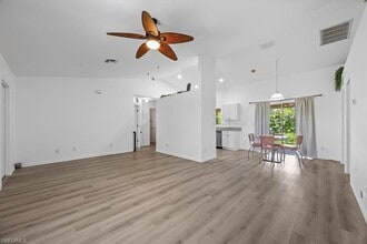Building Photo - 4013 NE 10th Pl