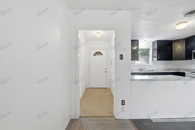 Building Photo - 6921 Greenlee St