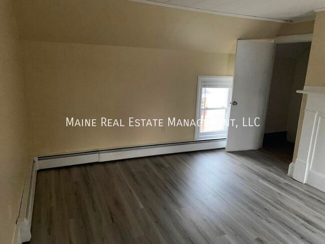 Building Photo - 15 Elm St